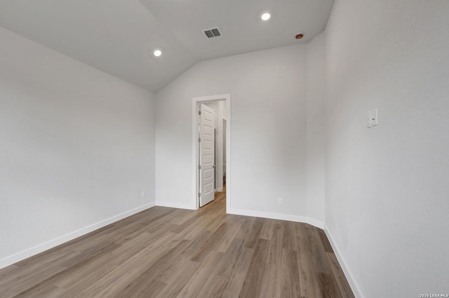 Spacious, unfurnished interior of a new home in August Fields, New Braunfels (Image 9).
