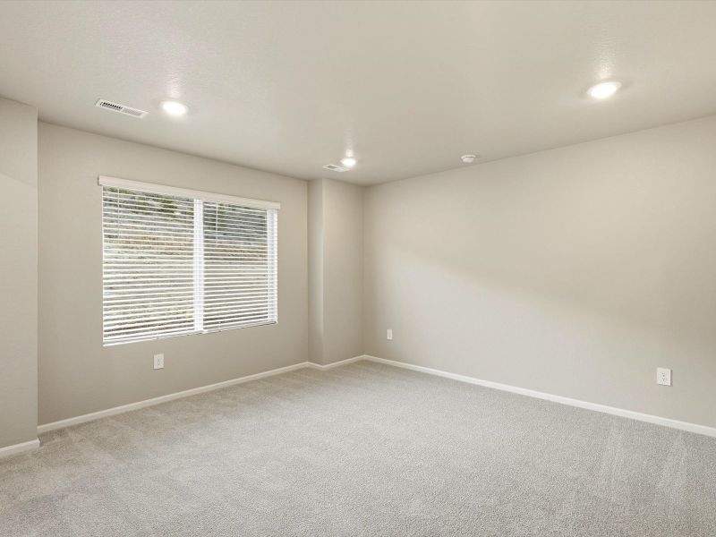 Spacious, unfurnished interior of a new home in Three Hills, Morrison (Image 11).