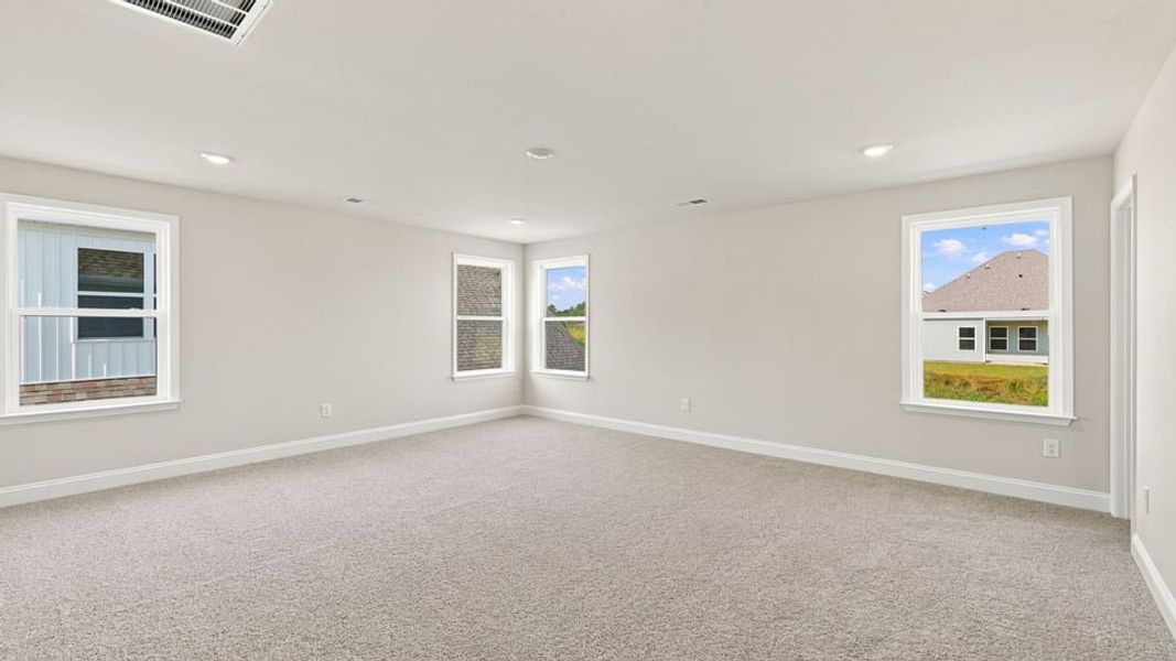 Spacious, unfurnished interior of a new home in Shadowood, Seneca (Image 34).