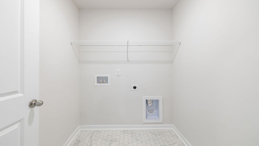 Spacious, unfurnished interior of a new home in Seneca Falls, Seneca (Image 27).