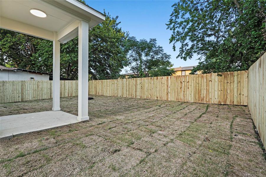 Exterior details and patio area of a home in , Dallas (Image 3).