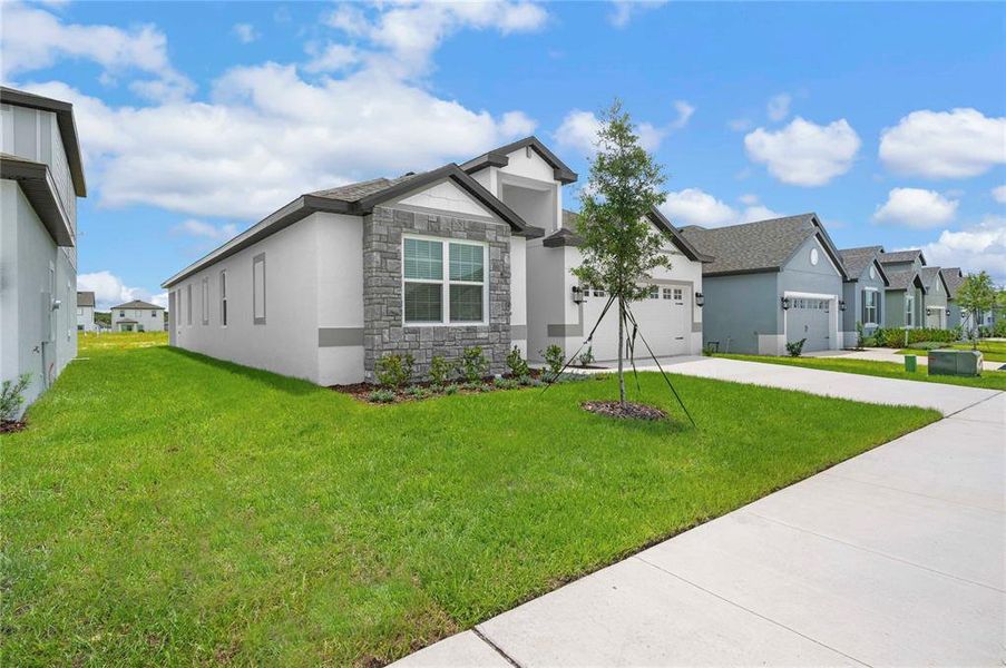 Image 26 of a home in Gum Lake Preserve.