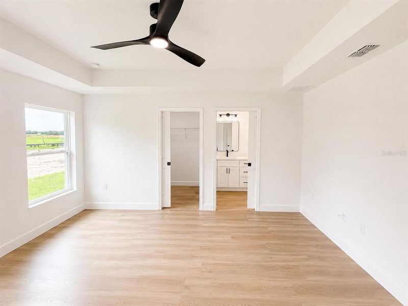 Spacious, unfurnished interior of a new home in , Ocala (Image 27).