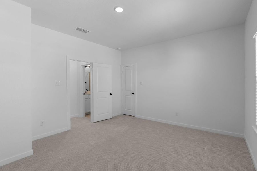 Spacious, unfurnished interior of a new home in Fulbrook on Fulshear Creek 60', Fulshear (Image 19). Spacious, unfurnished interior of a new home in Fulbrook on Fulshear Creek 60', Fulshear (Image 19).