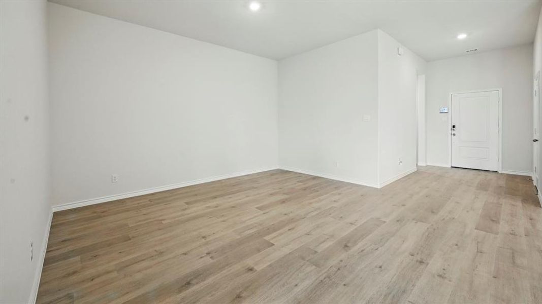 Spacious, unfurnished interior of a new home in Silverado, Aubrey (Image 24).