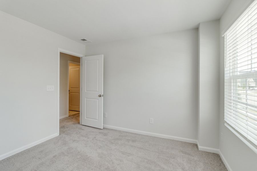 Spacious, unfurnished interior of a new home in Ellington, Elgin (Image 30).