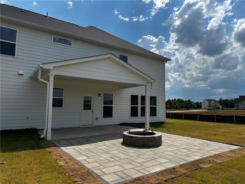 Exterior details and patio area of a home in Creekside at Skelton, Jefferson (Image 26).