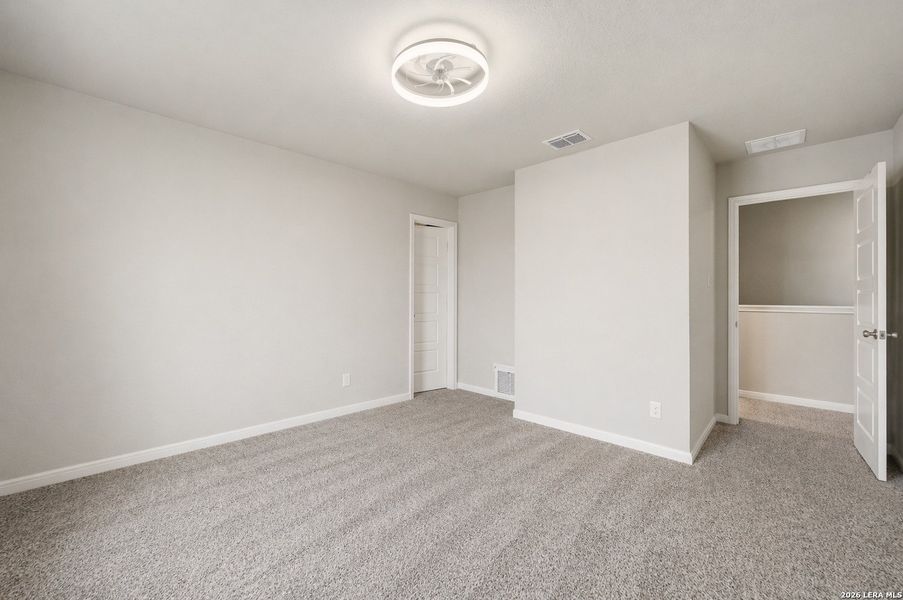 Spacious, unfurnished interior of a new home in Winding Brook, San Antonio (Image 18).