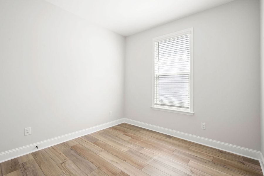 Spacious, unfurnished interior of a new home in Waterways, Richmond Hill (Image 15).