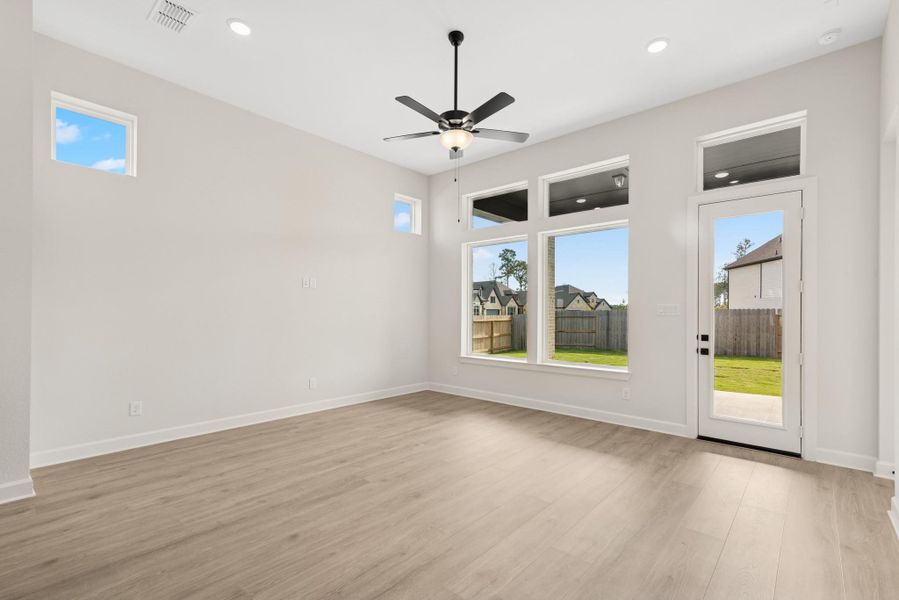 Spacious, unfurnished interior of a new home in ARTAVIA 45' Homesites, Conroe (Image 27).