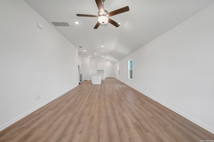 Spacious, unfurnished interior of a new home in Park Place, New Braunfels (Image 41).