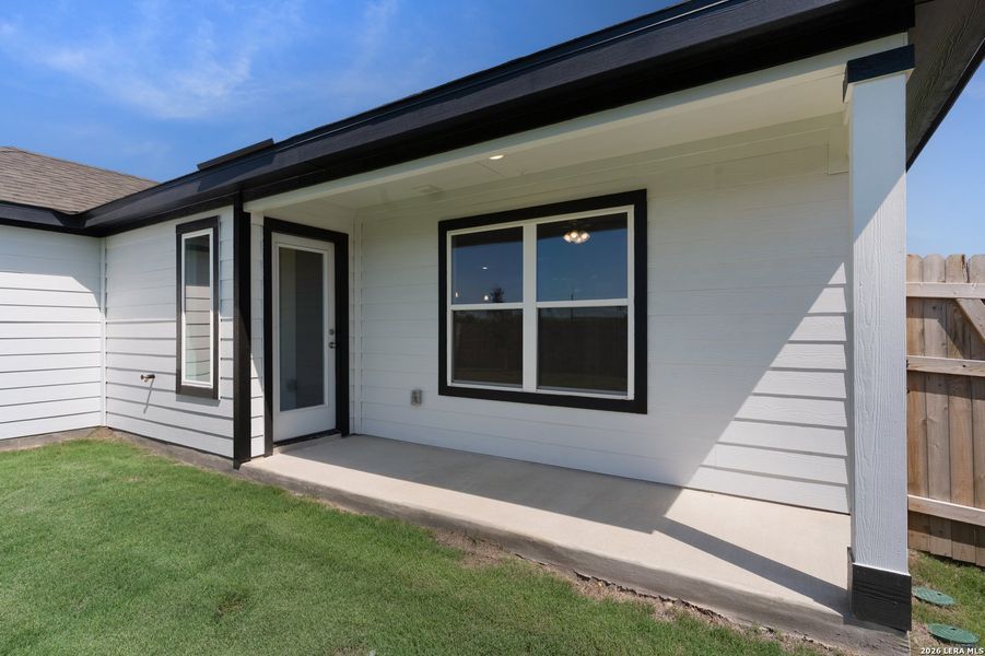 Exterior details and patio area of a home in Westridge, San Antonio (Image 18).