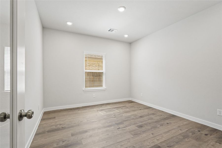 Spacious, unfurnished interior of a new home in Sunterra, Katy (Image 13).