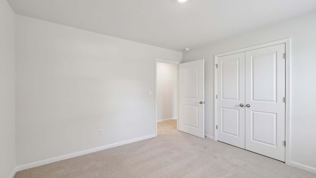 Spacious, unfurnished interior of a new home in Blackstone Bay Townhomes, Sherrills Ford (Image 19).