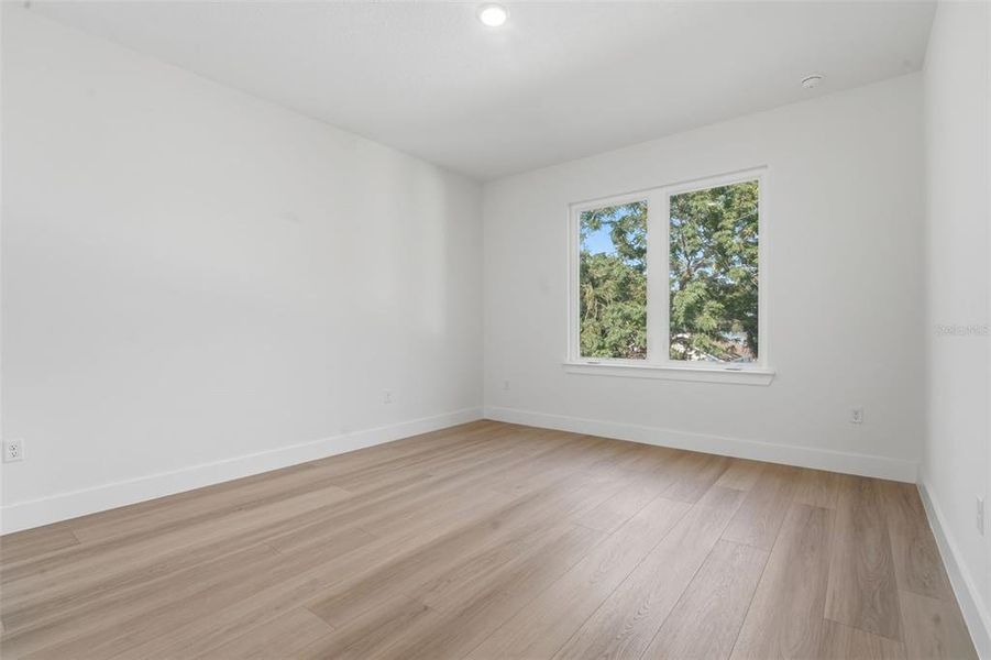 Spacious, unfurnished interior of a new home in , Orlando (Image 42).