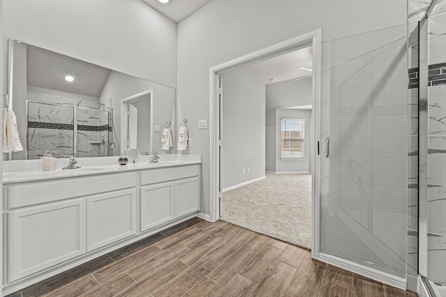 Owner's Bathroom Owner's Bathroom