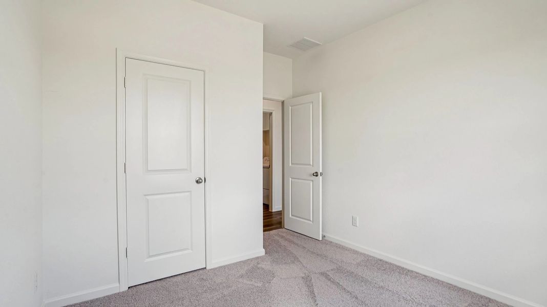 Representative unfurnished interior of a home built from the Athena by Starlight Homes in Creekview Fossil Ridge, Pilot Point (Image 17).