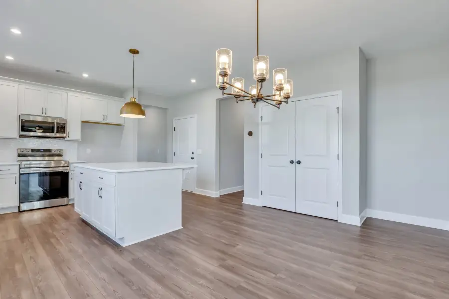 Sherwood – Kitchen with Double-Door Pantry