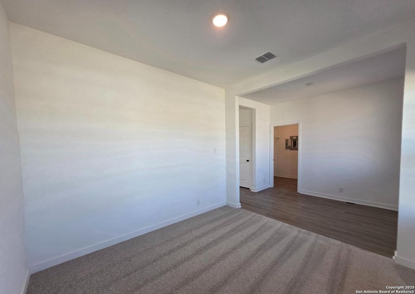 Spacious, unfurnished interior of a new home in , Schertz (Image 20).