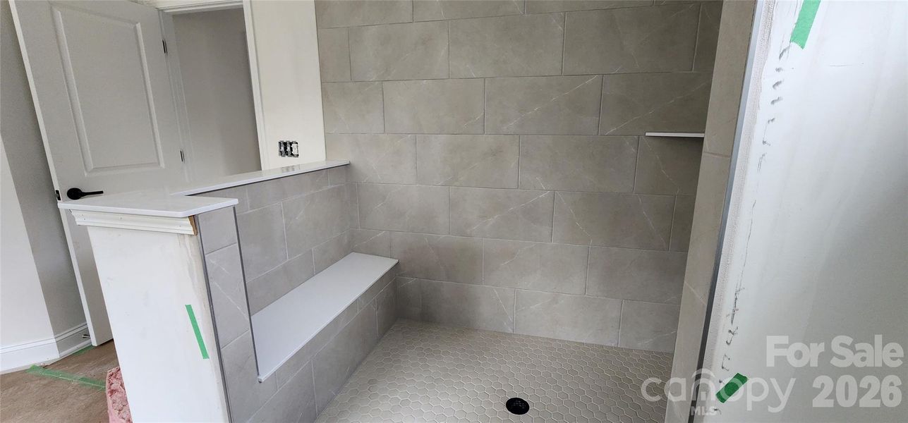 Oversized Primary Shower w/Seat