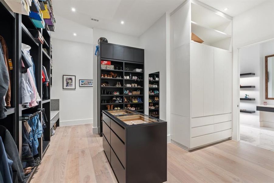 Furnished interior view inside a new home in , Frisco (Image 4).