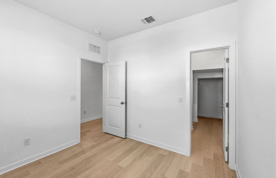 Spacious, unfurnished interior of a new home in Vantage, San Marcos (Image 14).