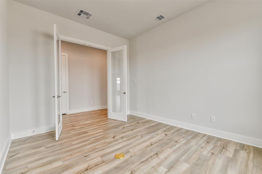 Spacious, unfurnished interior of a new home in , Texas City (Image 16).