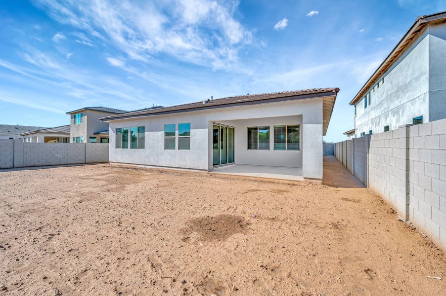 Exterior details and patio area of a home in Terraza, San Tan Valley (Image 19).