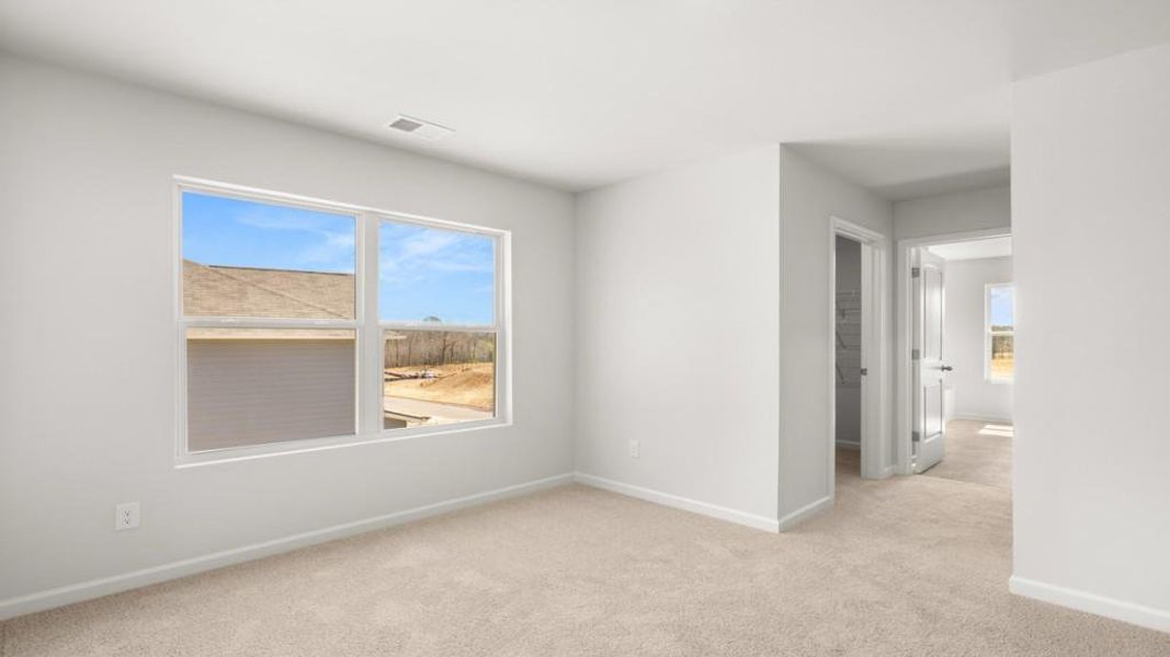 Spacious, unfurnished interior of a new home in Thompson Ridge, Dallas (Image 16).