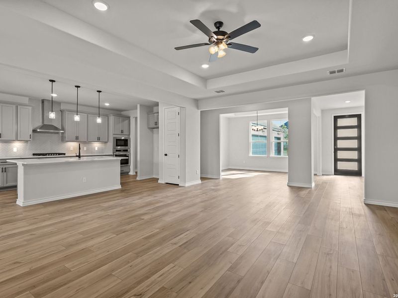 Spacious, unfurnished interior of a new home in Potranco Oaks, Castroville (Image 23).