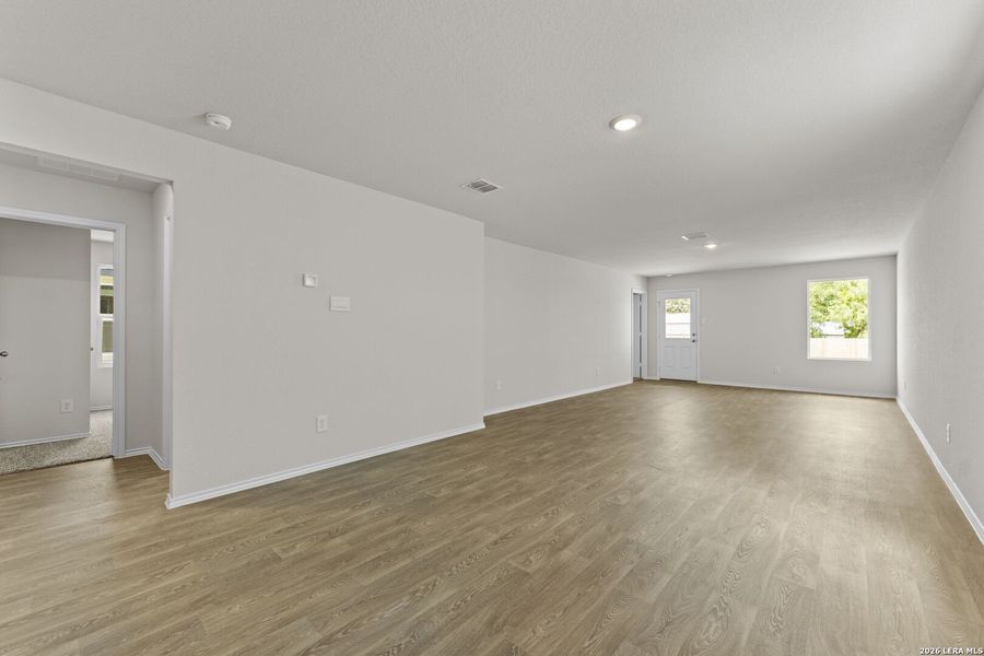 Spacious, unfurnished interior of a new home in Spring Valley, New Braunfels (Image 19).