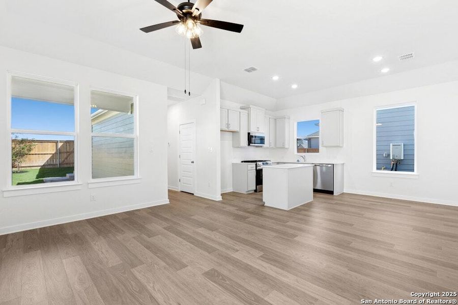 Spacious, unfurnished interior of a new home in Mayfair, New Braunfels (Image 33).