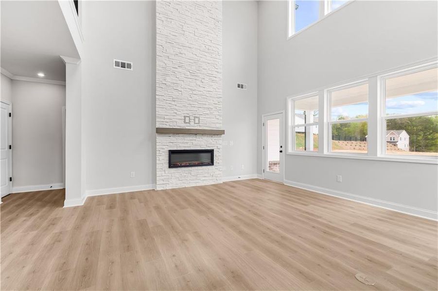Spacious, unfurnished interior of a new home in Acacia, Cumming (Image 36).