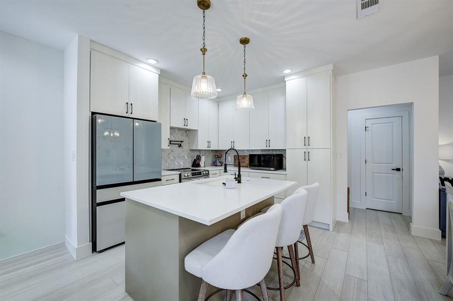 Furnished interior view inside a new home in , Granbury (Image 31). Furnished interior view inside a new home in , Granbury (Image 31).