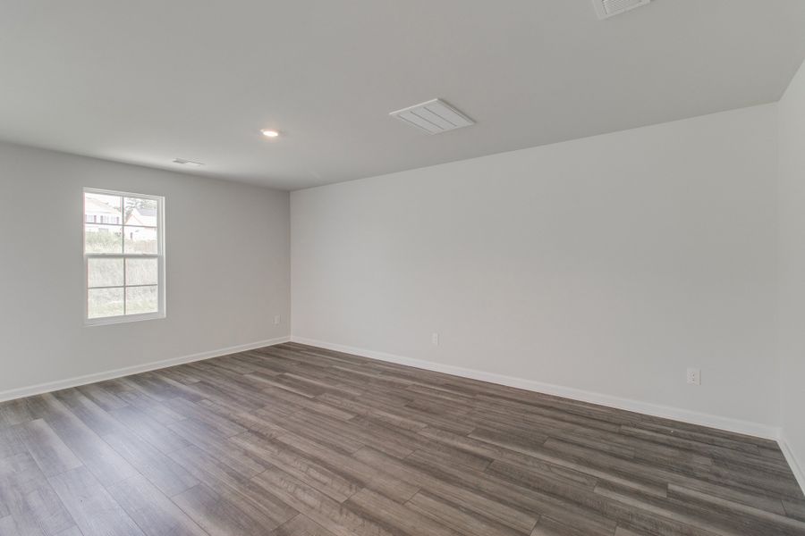 Spacious, unfurnished interior of a new home in Bluefield, Lexington (Image 23).