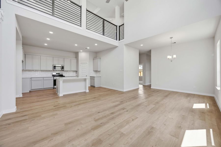 1204 Lilly Ln - Mansfield B - Family Room