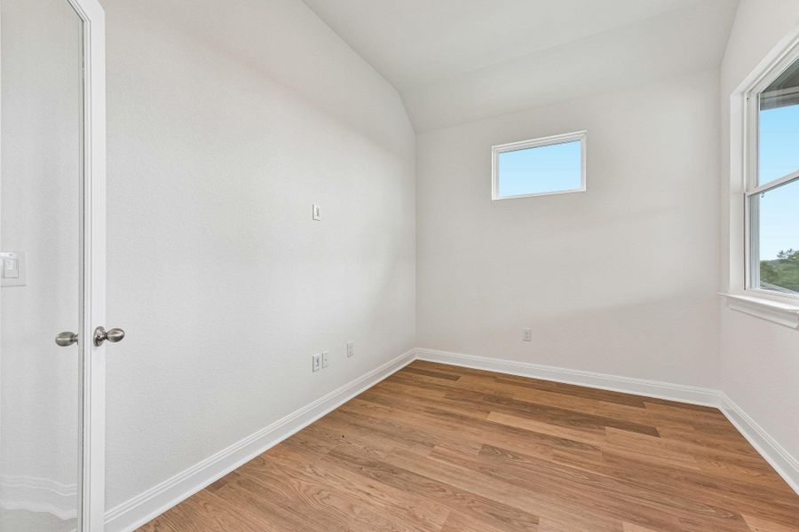 Spacious, unfurnished interior of a new home in Persimmon, Buda (Image 31). Spacious, unfurnished interior of a new home in Persimmon, Buda (Image 31).