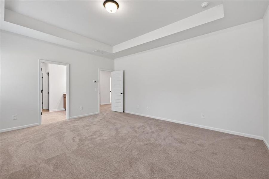 Spacious, unfurnished interior of a new home in Oakmont, Dallas (Image 47).