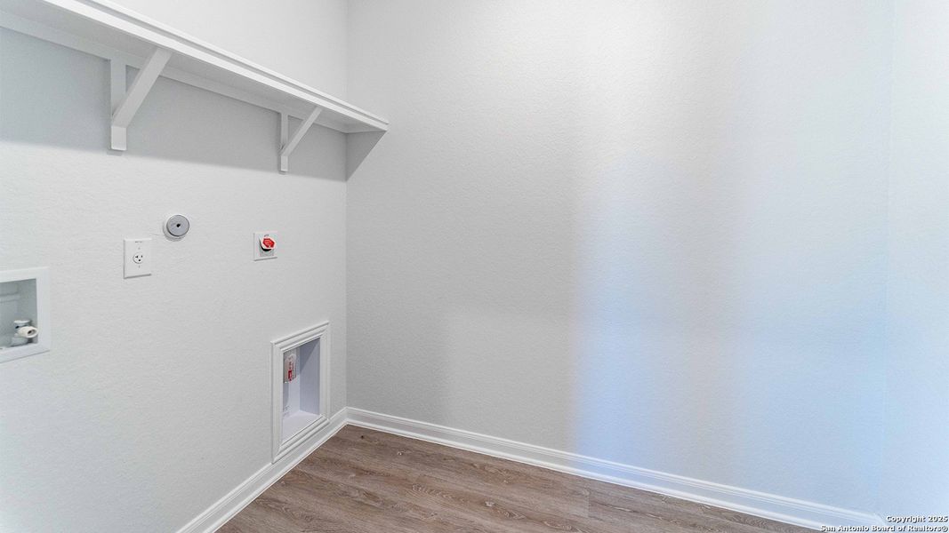 Spacious, unfurnished interior of a new home in Willow View, Converse (Image 9).