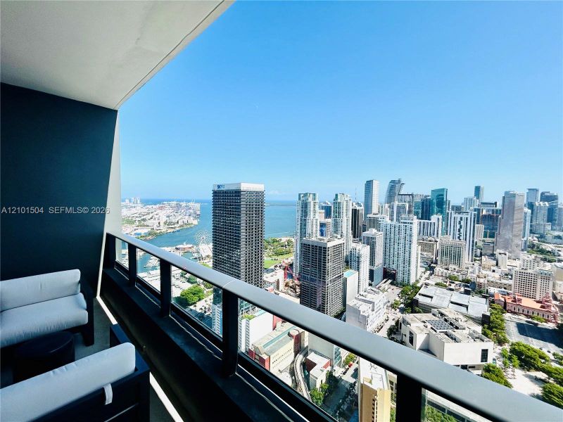 Condo located in Miami, FL showcasing its design and architecture (Image 13).