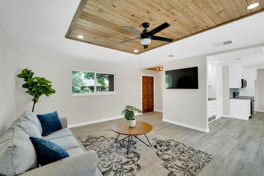 Furnished interior view inside a new home in , Waxahachie (Image 6).