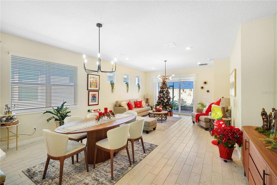 Furnished interior view inside a new home in , Kissimmee (Image 9).