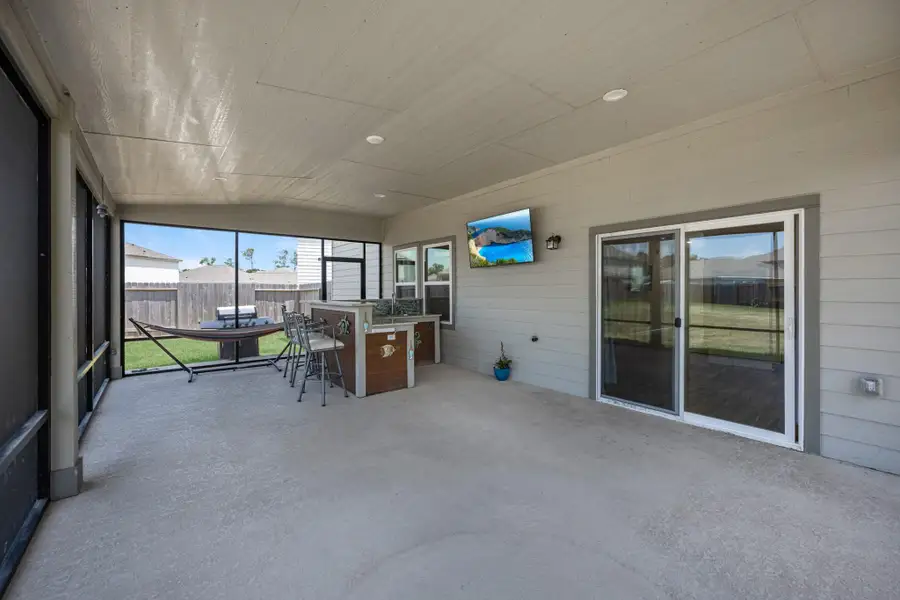 Sliding doors to the porch.