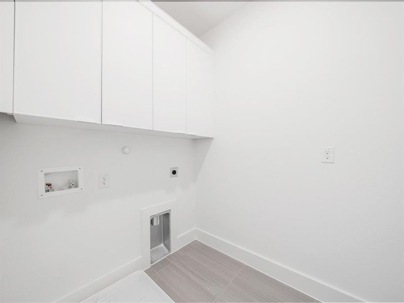 Spacious, unfurnished interior of a new home in Royal Court, Frisco (Image 19).