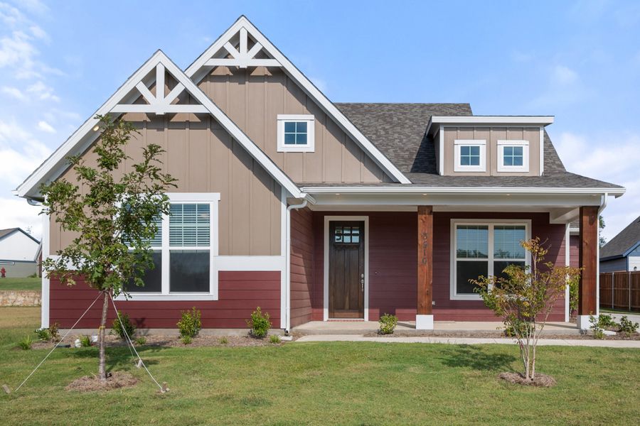 Front exterior of a new home in Heritage Towne, Midlothian, TX, highlighting curb appeal (Image 22). Front exterior of a new home in Heritage Towne, Midlothian, TX, highlighting curb appeal (Image 22).