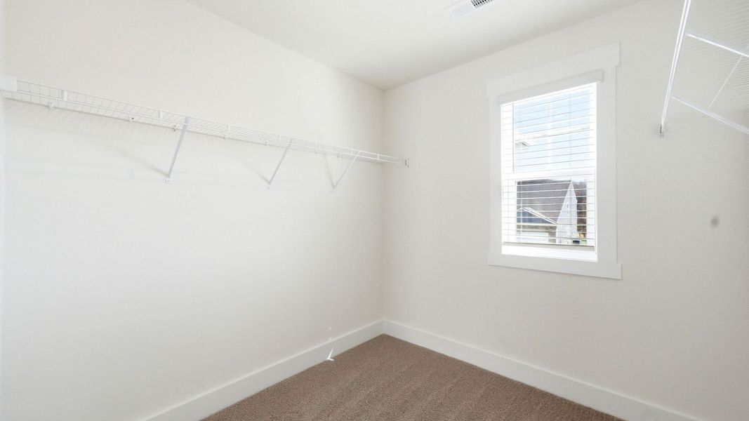 Spacious, unfurnished interior of a new home in Fieldcrest Acres, Blountville (Image 23).