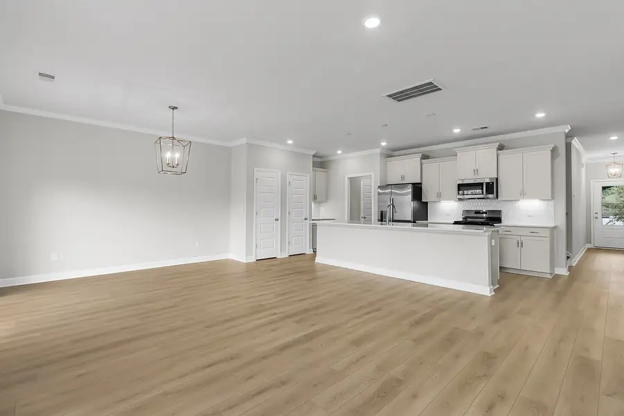 Spacious, unfurnished interior of a new home in Pineland Preserve, Summerville (Image 24).