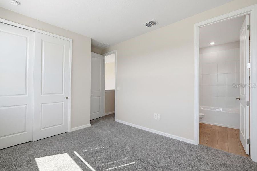 Spacious, unfurnished interior of a new home in Indigo Creek, Apollo Beach (Image 23).