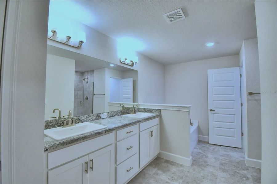 Furnished interior view inside a new home in Cadence Crossing, Auburndale (Image 6).