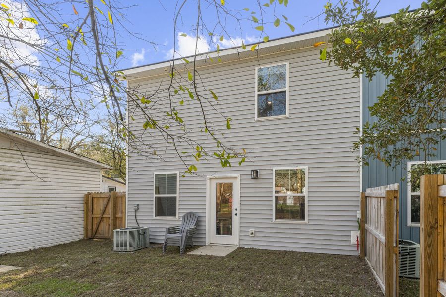 Exterior details and patio area of a home in , Hanahan (Image 25).